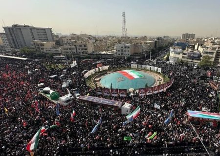 ملت و مسئولان در وداع با قهرمانان وطن
