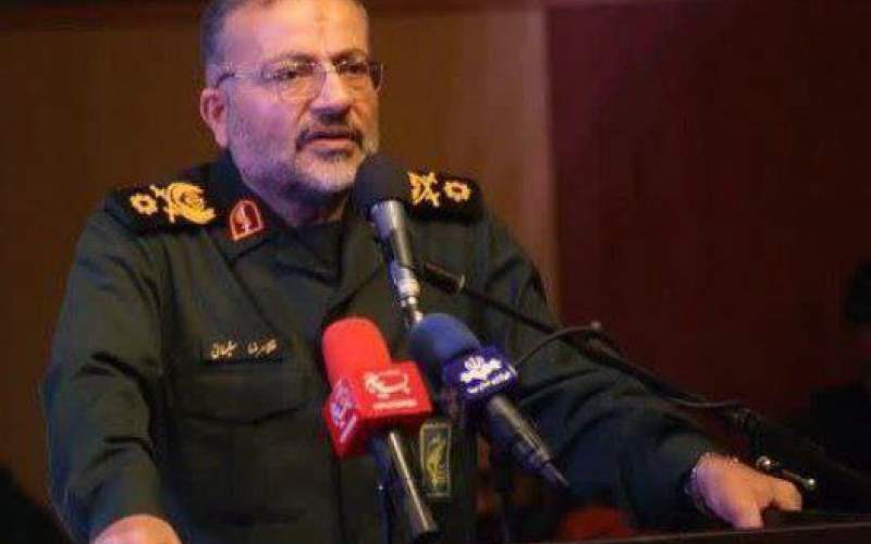 دشمن خبیث همچون مار زخم‌ خورده است