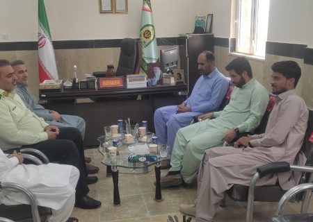 دیدار رئیس بنیاد شهید و دانشجویان با انتظامی راسک