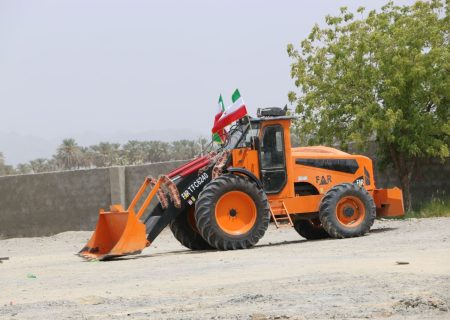 بهره‌برداری از لودر عمرانی در روستای چاه نوربخش