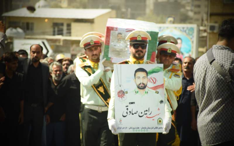 شهید رامین صادقی در گلزار شهدای زاهدان تشییع شد