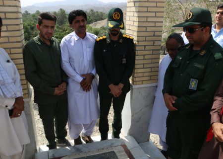 غبارروبی و عطرافشانی مزار شهدای پارود