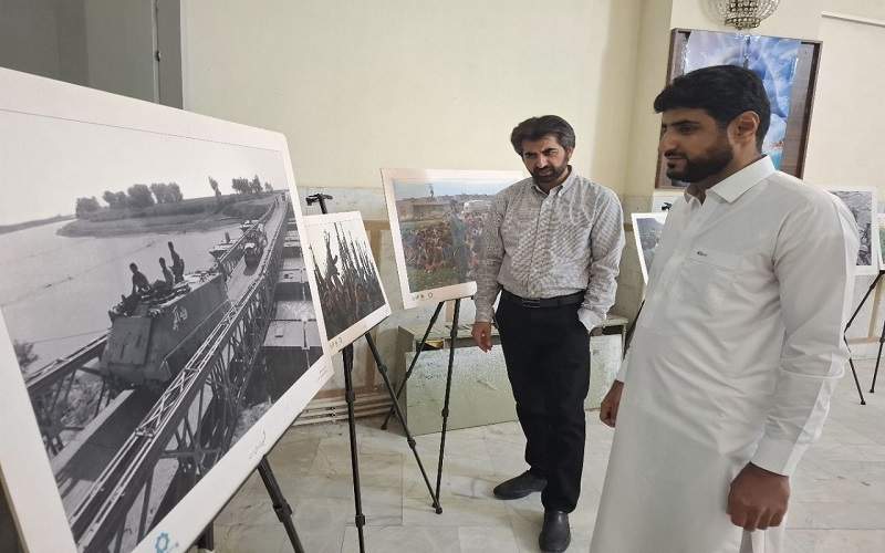 برپایی نمایشگاه عکس دفاع مقدس در زاهدان