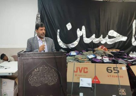 توزیع ۶۰۰ بسته لوازم‌التحریر بین دانش‌آموزان حاشیه زاهدان