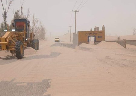 جمع‌ آوری ماسه بادی از محورهای مواصلاتی سیستان