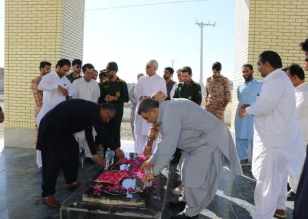 غبارروبی و عطرافشانی گلزار شهدای پیشین