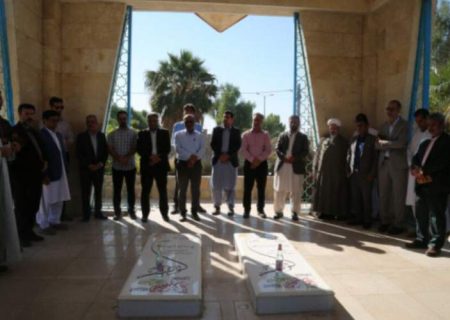 غبارروبی گلزار شهدای گمنام دانشگاه ولایت