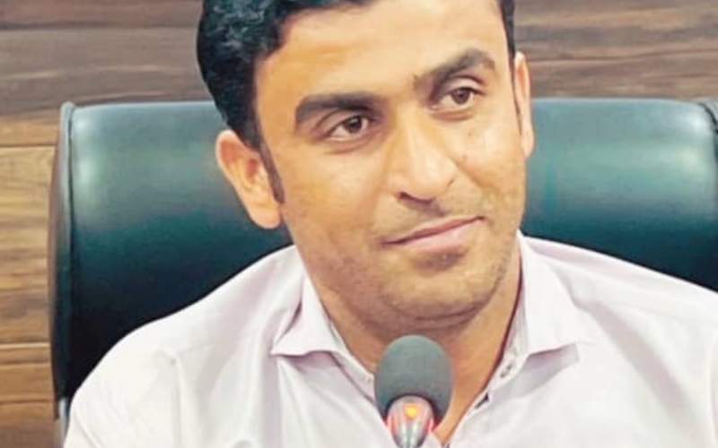 انجمن شعر دشتیاری پلی میان نسل‌ها