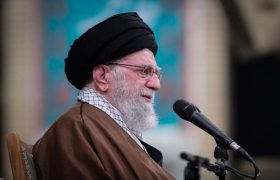 اصلی‌ترین هدف دشمن تغییر هویت ملت ایران است