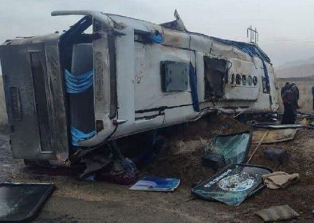 واژگونی ۲ اتوبوس در محور زاهدان به نصرتآباد