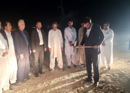 آئین کلنگ‌زنی مدرسه ۹ کلاسه محله گزدان