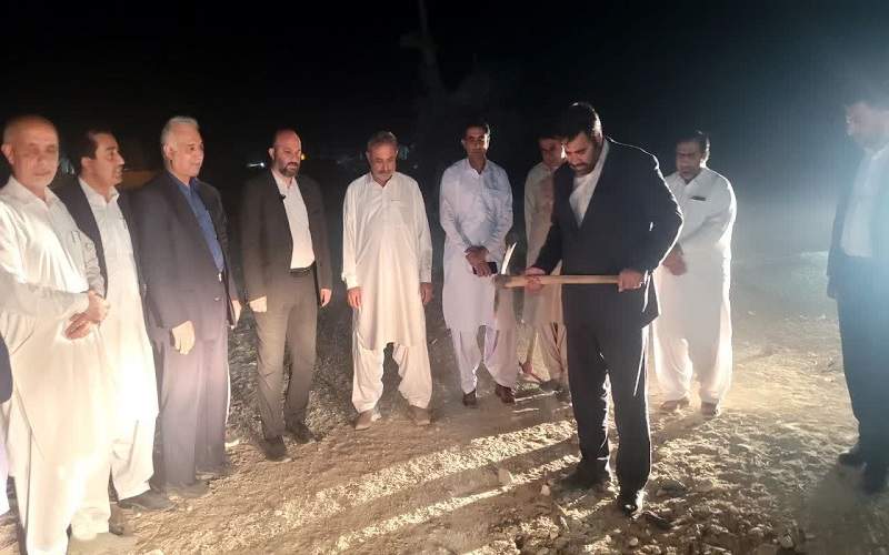 آئین کلنگ‌زنی مدرسه ۹ کلاسه محله گزدان