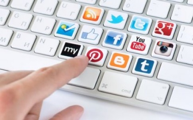 روابط انسانی در عصر دیجیتال در معترض تهدید