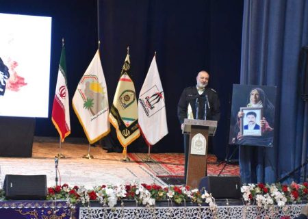 خانوادههای شهدا پرچمدار کاروان بصیرتاند