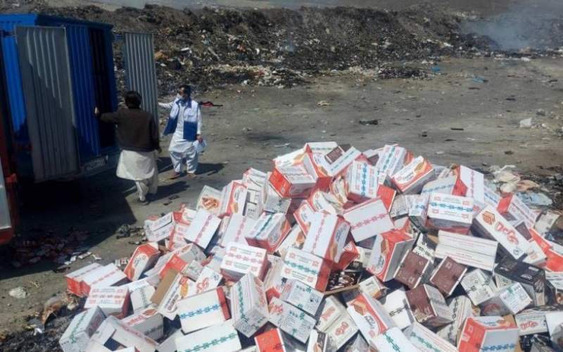 جمعآوری ۱۲۰۰ کیلو مواد غذایی تاریخگذشته در سراوان