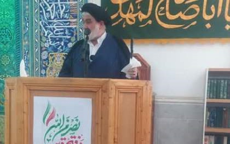 ضرورت ایستادگی ملت و حفظ عزت اسلامی