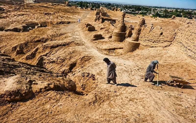 عملیات مرمت و استحکامبخشی قلعه بمپور کلید خورد