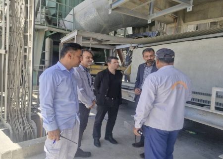 بازدید معاون صنایع صمت سیستان‌وبلوچستان از کارخانه سیمان