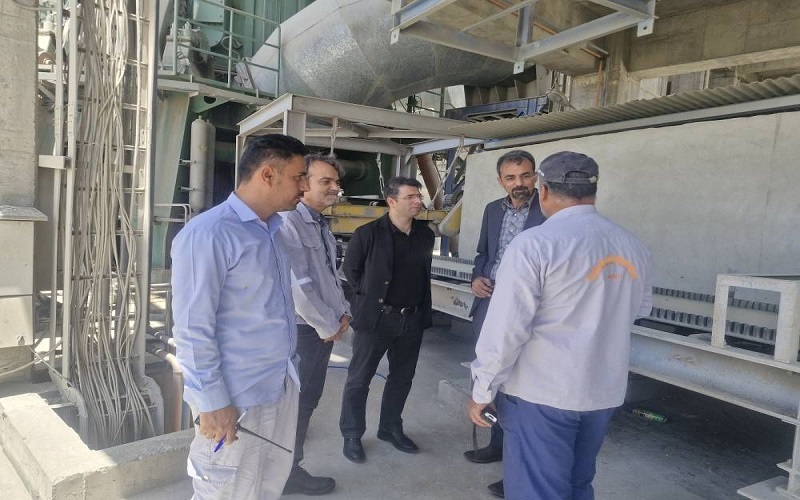بازدید معاون صنایع صمت سیستان‌وبلوچستان از کارخانه سیمان