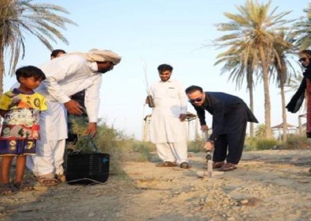 آئین کاشت نهال چِش در روستای گردشگری درک