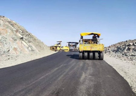 اجرای روکش آسفالت گرم محور سیرکان ـ سراوان