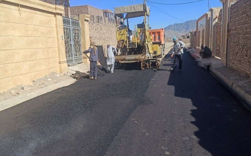 نهضت آسفالت خاش با سرعت ادامه دارد